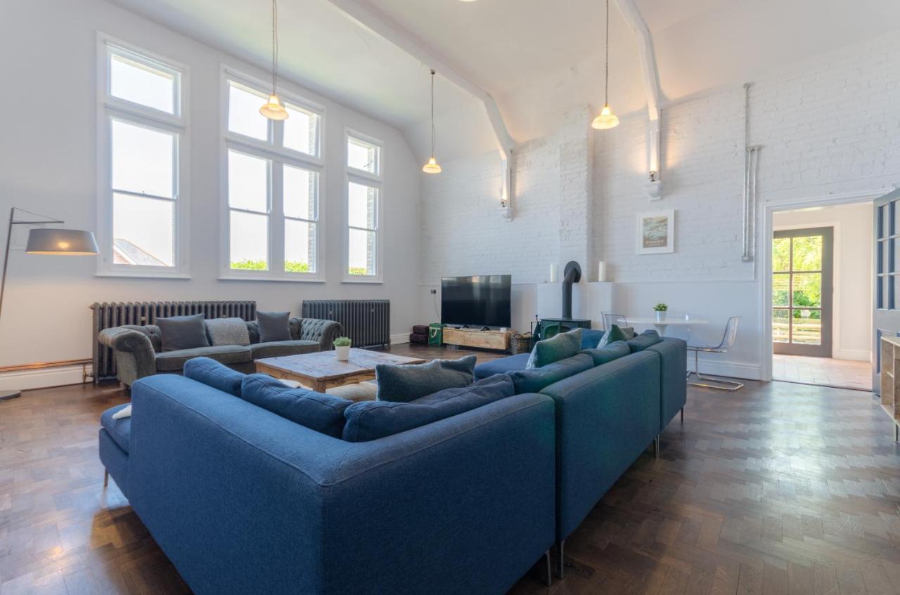 포위 Luxury Victorian School With Views Of Harbour 빌라 외부 사진
